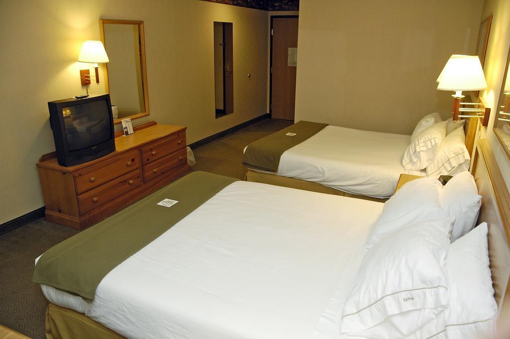 Pellston Lodge 客房 照片
